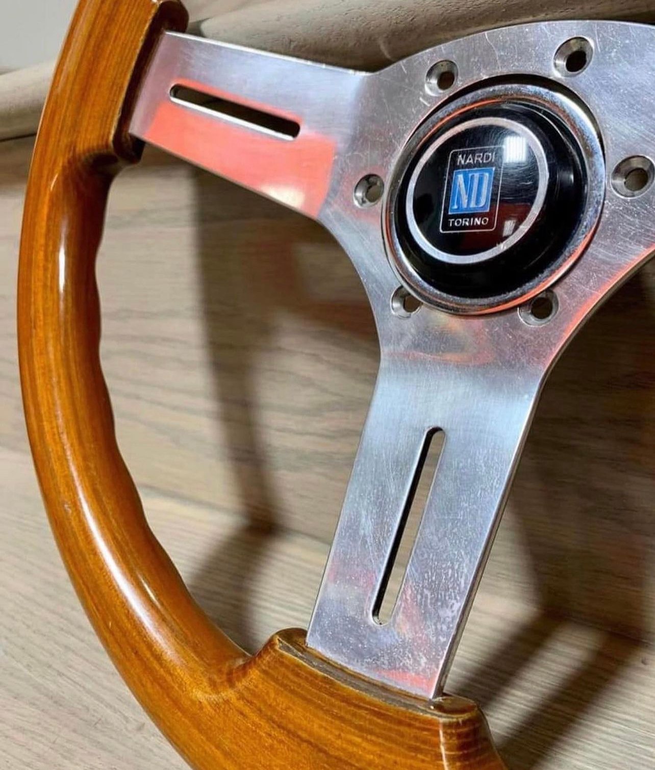 Nardi wood grain steering wheel
